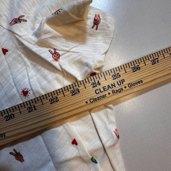 Old Navy V-Neck Tee XXL Cream Peace Heart All Over Print - Picture 3 of 6